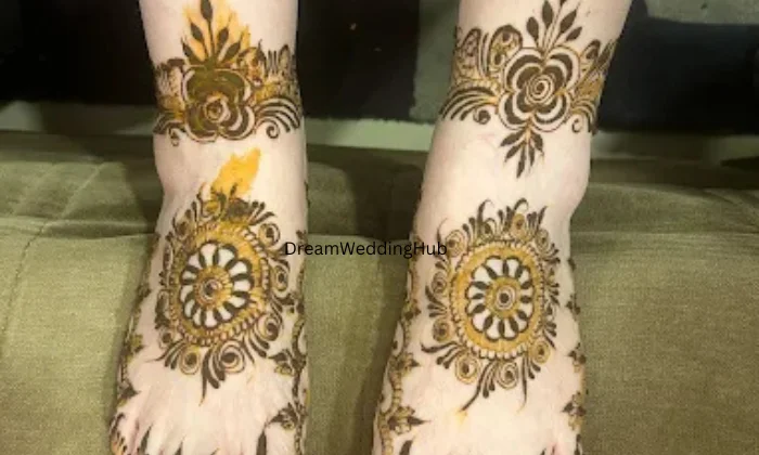 LOVE KUSH MEHENDI ARTIST